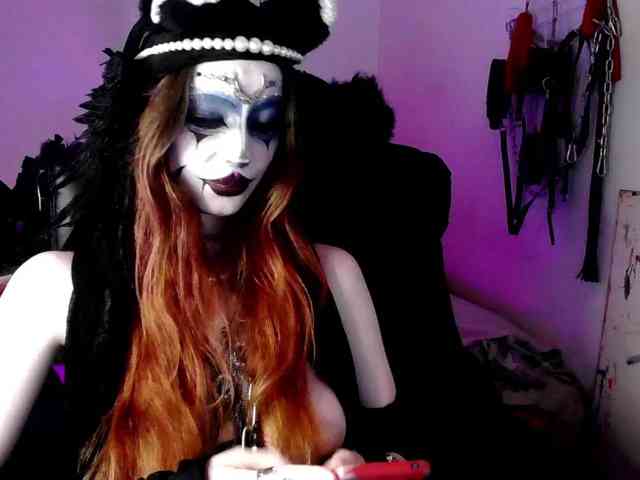 EmpressMorrigan webcam