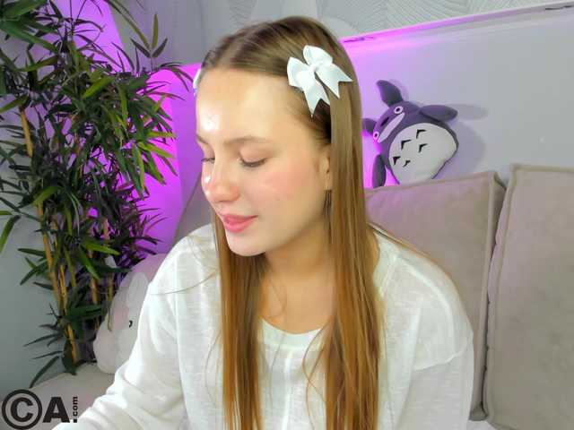 Candy-Cansew's BongaCams show and profile