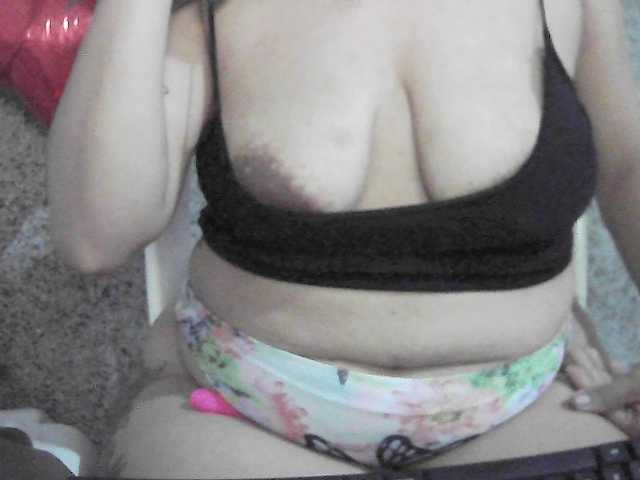 MiaLaura's BongaCams show and profile