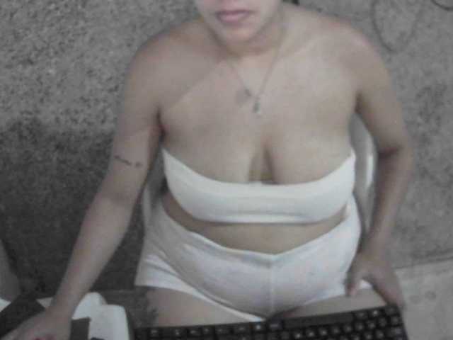 MiaLaura's BongaCams show and profile