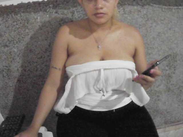 MiaLaura's BongaCams show and profile