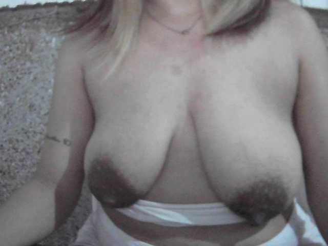 MiaLaura's BongaCams show and profile