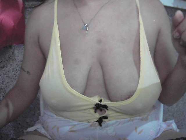 MiaLaura's BongaCams show and profile