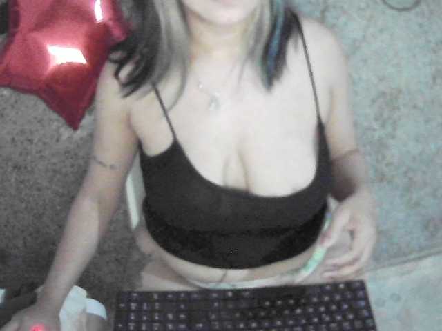 MiaLaura's BongaCams show and profile