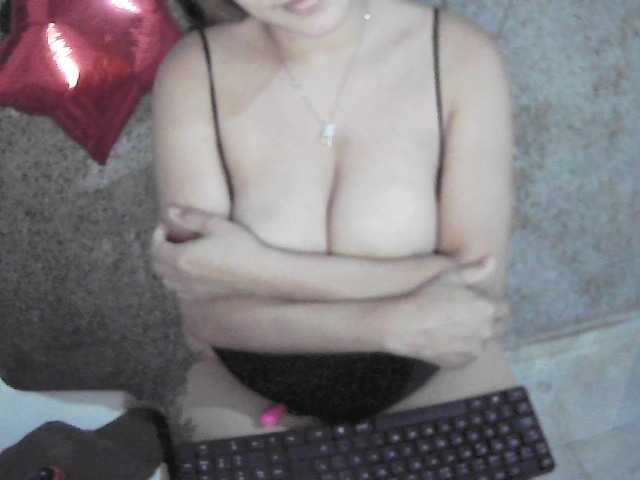 MiaLaura's BongaCams show and profile