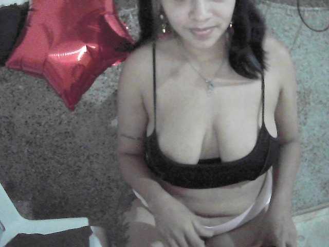 MiaLaura's BongaCams show and profile