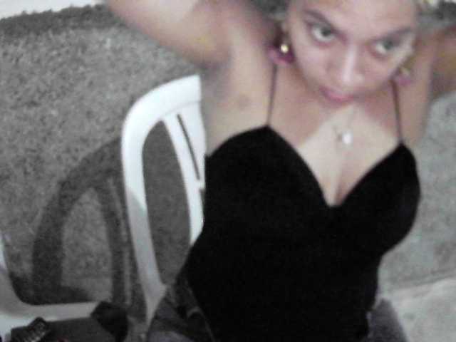 MiaLaura's BongaCams show and profile