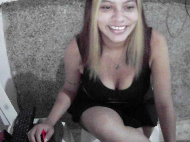 MiaLaura's BongaCams show and profile