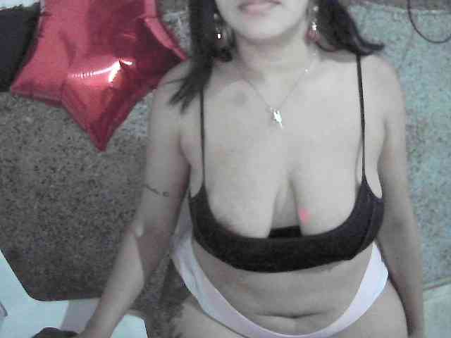 MiaLaura Live Webcam on BongaCams