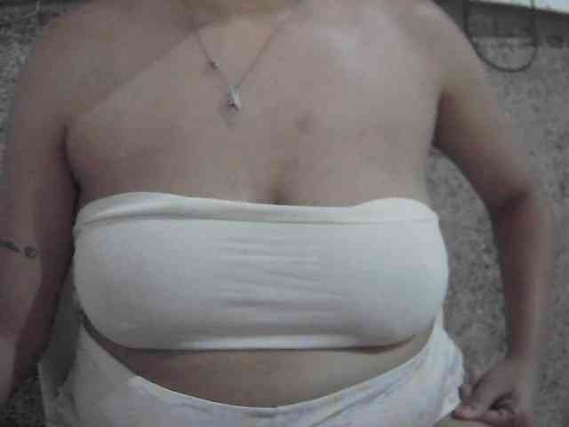 MiaLaura Live Webcam on BongaCams