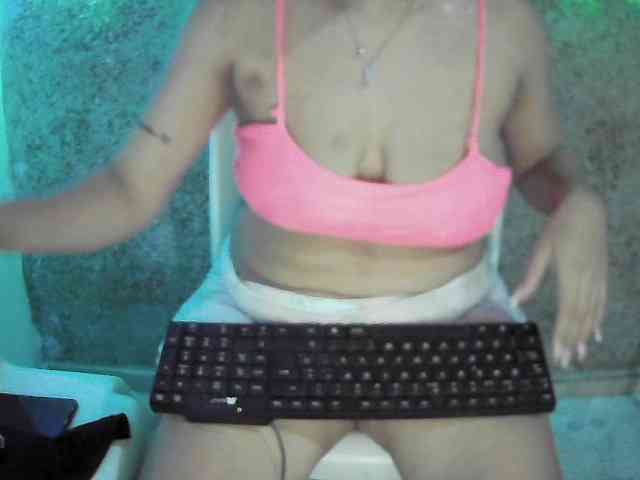 Mia_Laura webcam