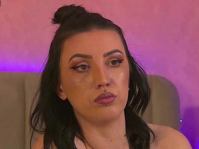 EnyaHazell's BongaCams show and profile