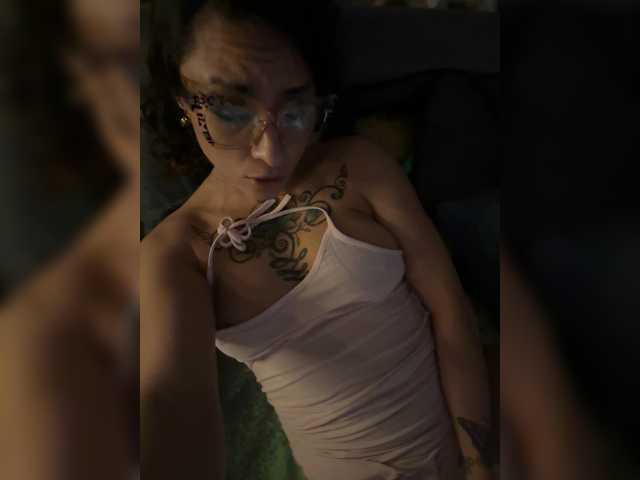Sexynicki25 live cam