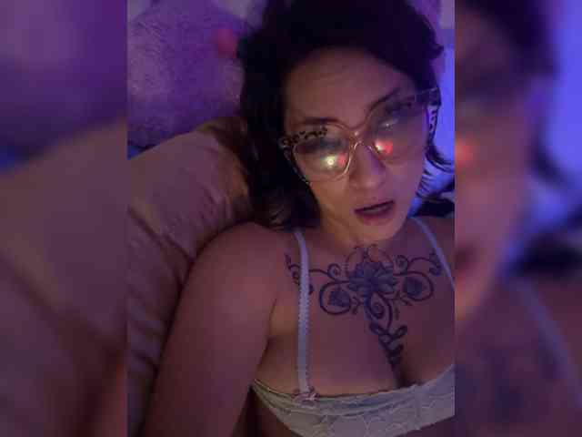 Sexynicki25 webcam