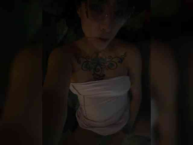 Sexynicki25 webcam