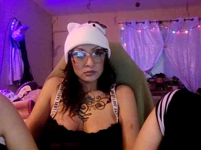 Sexynicki25 webcam