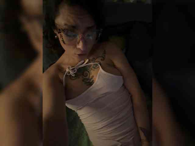 Sexynicki25 webcam