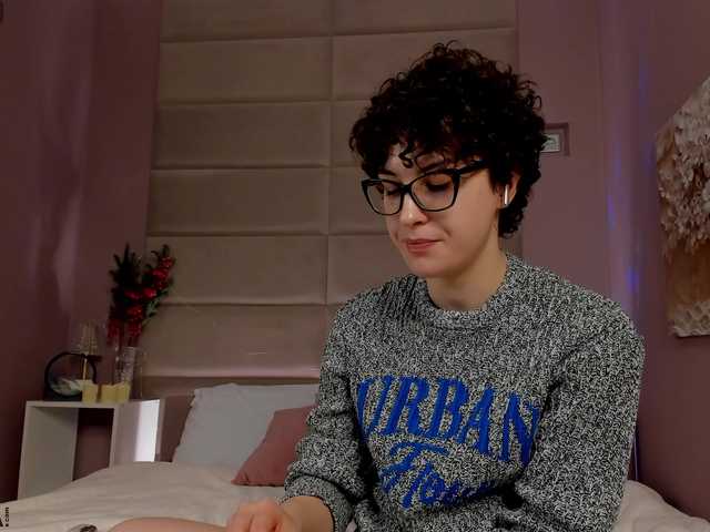 AdelinePerle's BongaCams show and profile