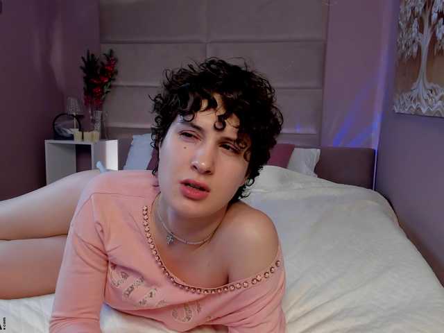 AdelinePerle's BongaCams show and profile
