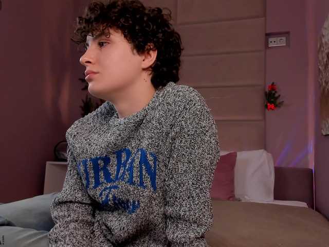 AdelinePerle live cam