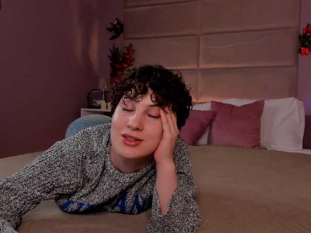 AdelinePerle's BongaCams show and profile