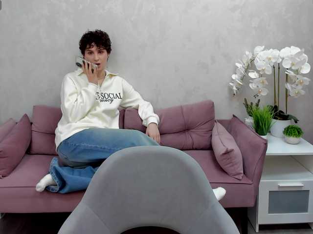 AdelinePerle's BongaCams show and profile