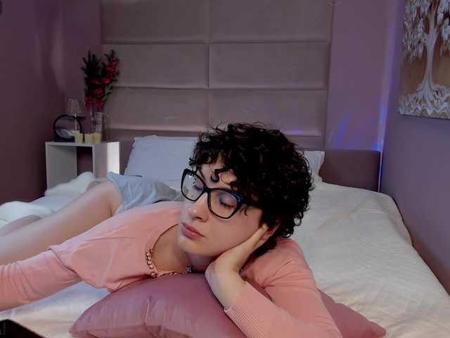 AdelinePerle's BongaCams show and profile