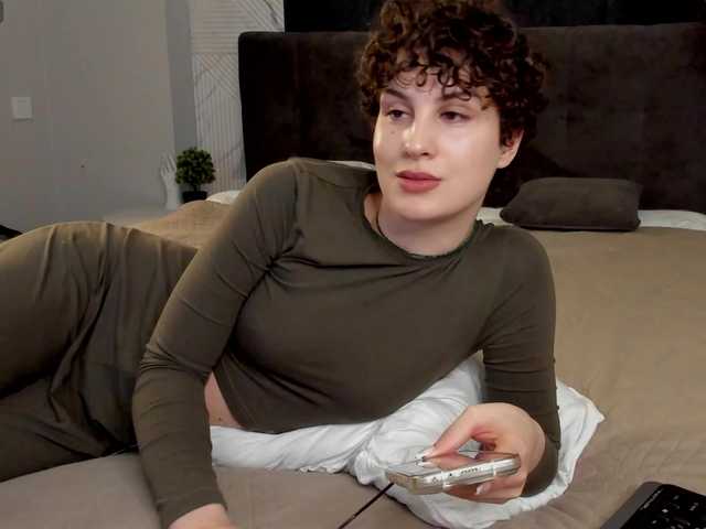 AdelinePerle live cam