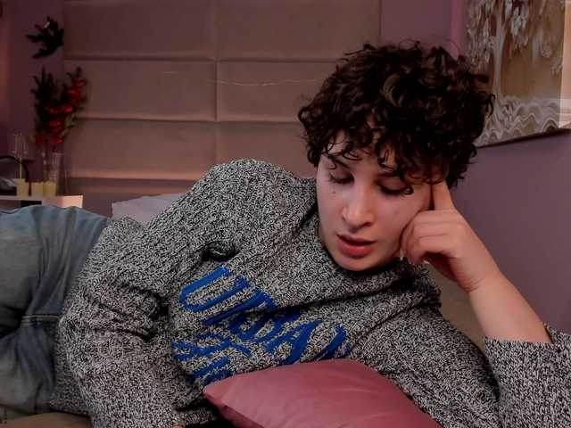 AdelinePerle's BongaCams show and profile