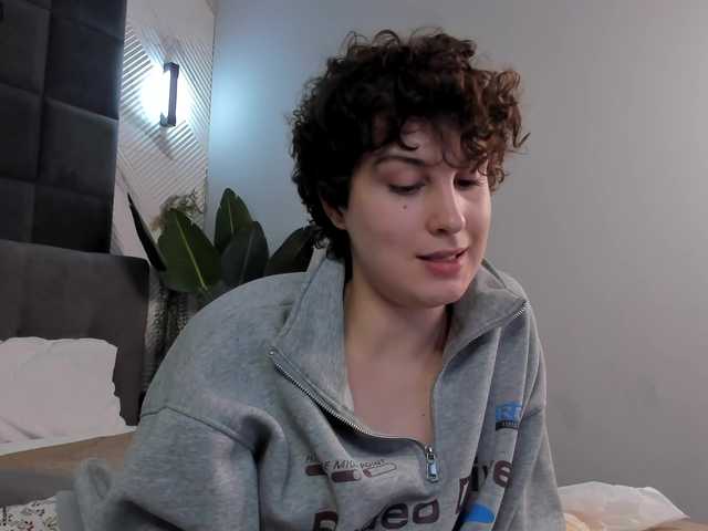 AdelinePerle's BongaCams show and profile