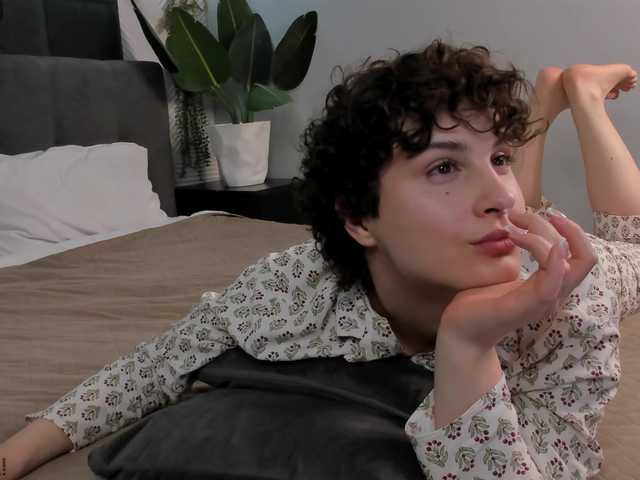 AdelinePerle – webcam model profile photo