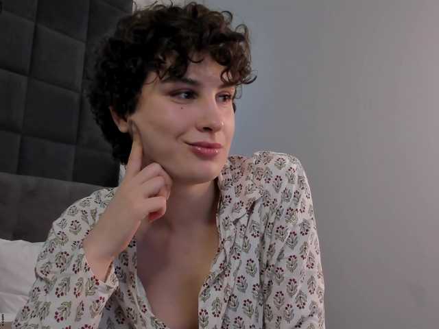 AdelinePerle's BongaCams show and profile