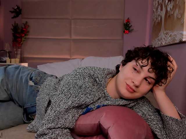 AdelinePerle's BongaCams show and profile