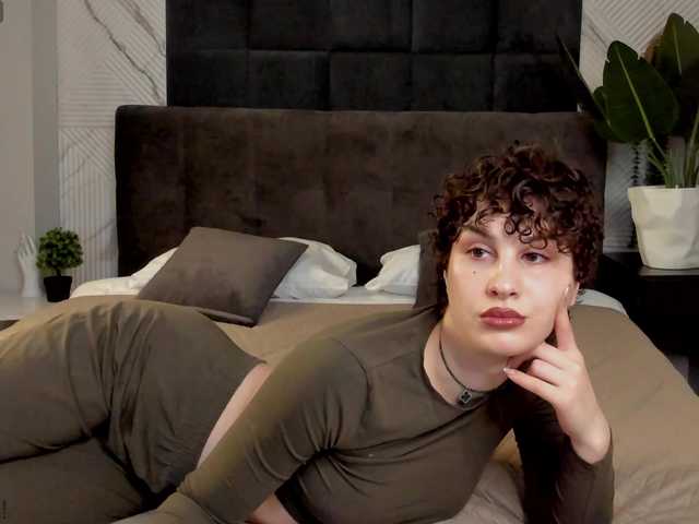 AdelinePerle – webcam model profile photo