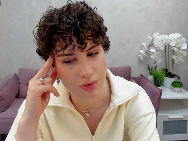 AdelinePerle's BongaCams show and profile