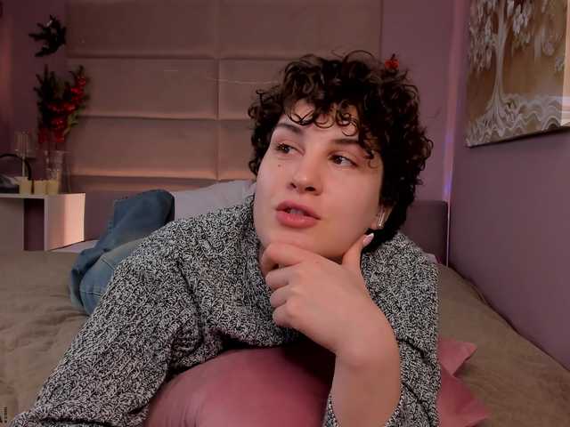 AdelinePerle's BongaCams show and profile