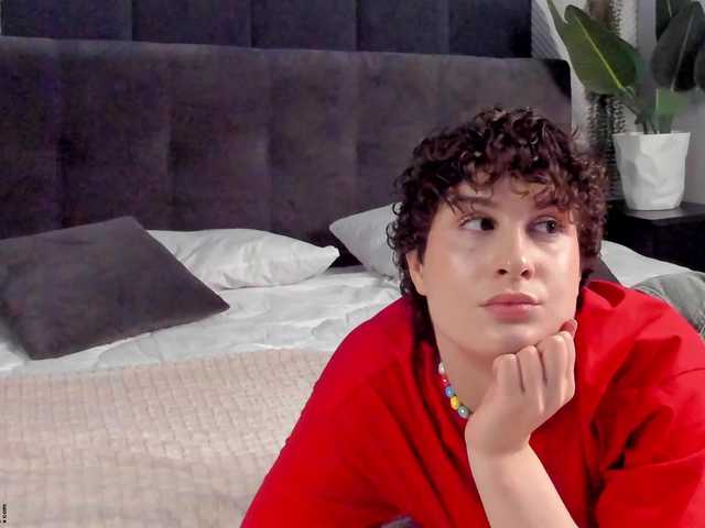 AdelinePerle's BongaCams show and profile