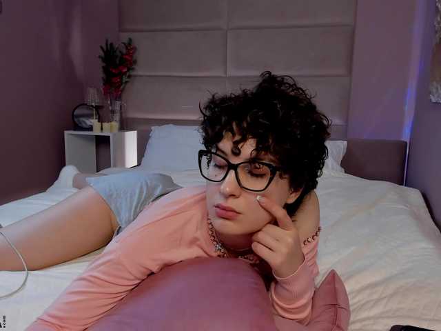 AdelinePerle's BongaCams show and profile