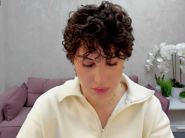 AdelinePerle's BongaCams show and profile