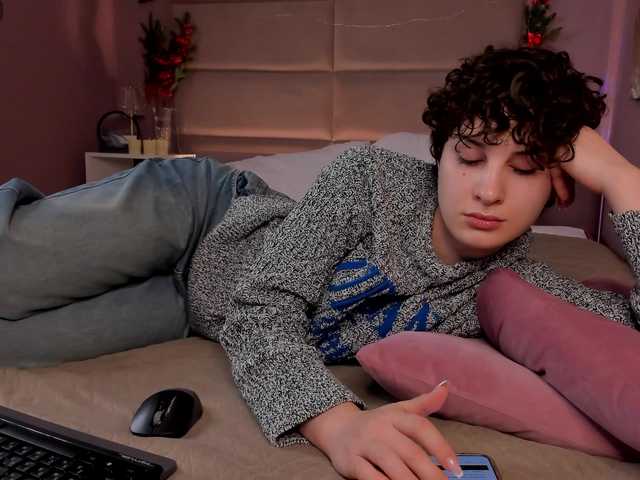 AdelinePerle's BongaCams show and profile