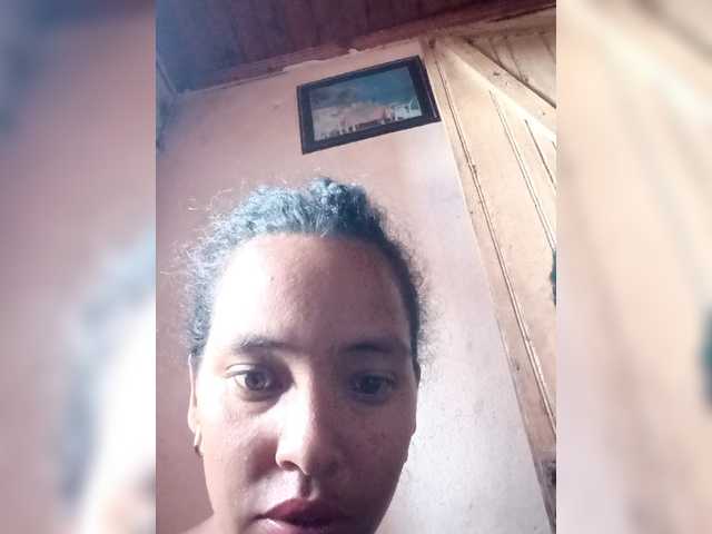 vololoniaina – webcam model profile photo