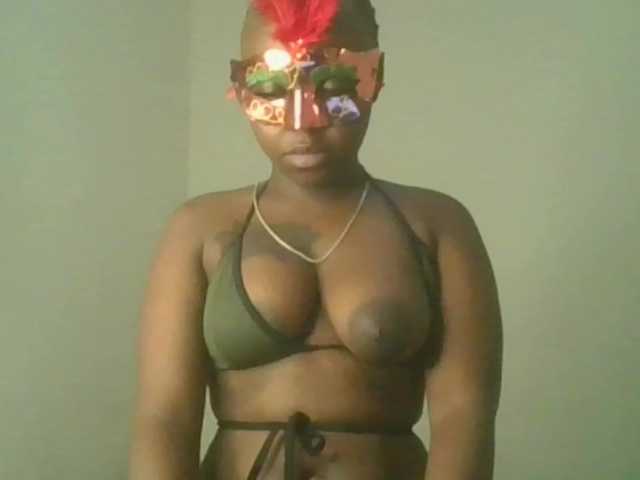 candychic's BongaCams show and profile