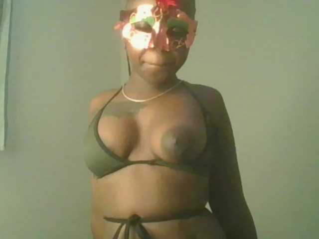 candychic's BongaCams show and profile