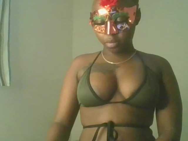 candychic's BongaCams show and profile