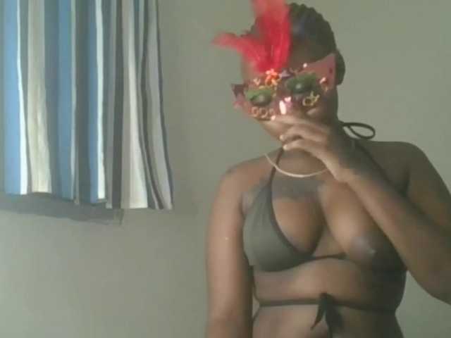 candychic's BongaCams show and profile