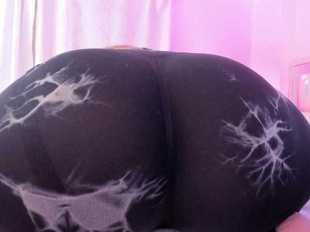 Saamii-robertss01's BongaCams show and profile