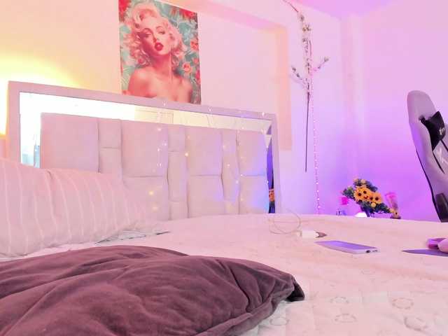 Saamii-robertss01's BongaCams show and profile