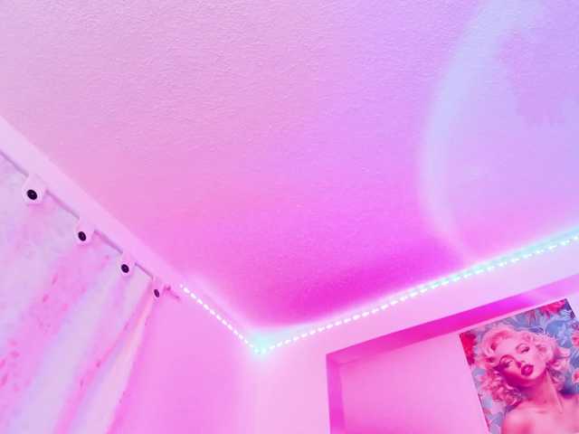 Saamii-robertss01's BongaCams show and profile