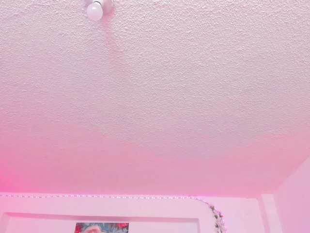 Saamii-robertss01's BongaCams show and profile