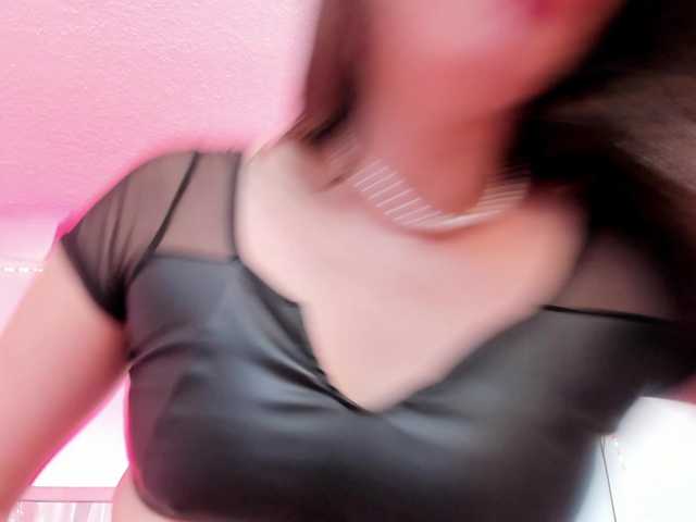 Saamii-robertss01's BongaCams show and profile